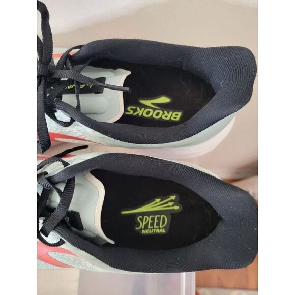 Size 11 - Brooks Launch 9 Blue Surf Cherry Tomato - Picture 3 of 12